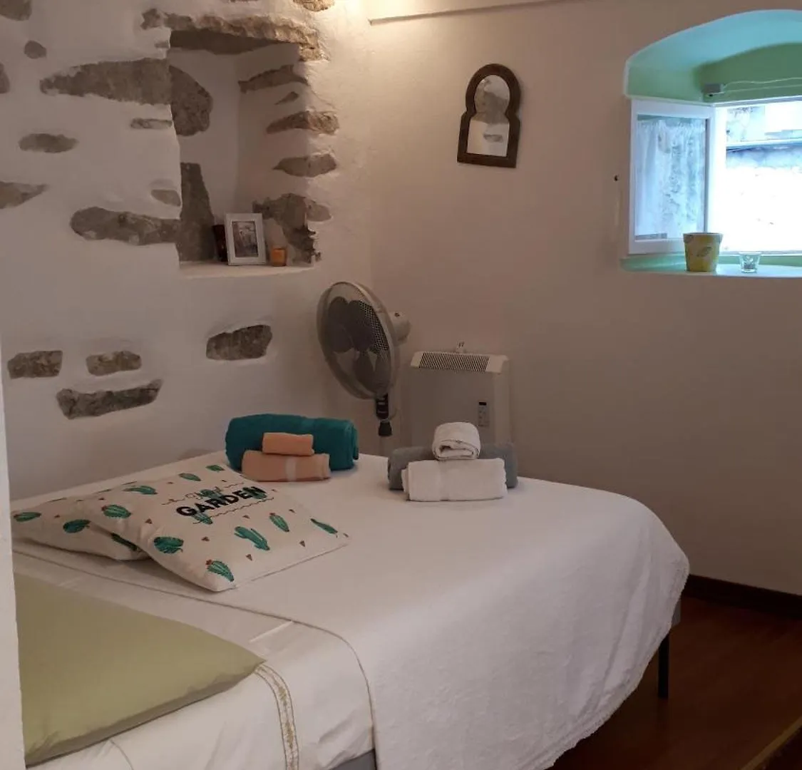 CASA ATENA centro storico Sanremo